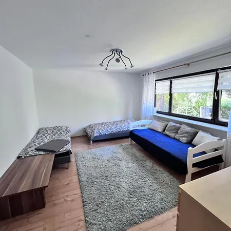 Julia גרנסבאך