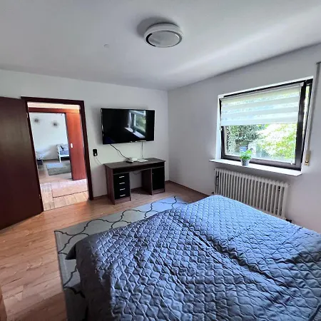 Julia גרנסבאך